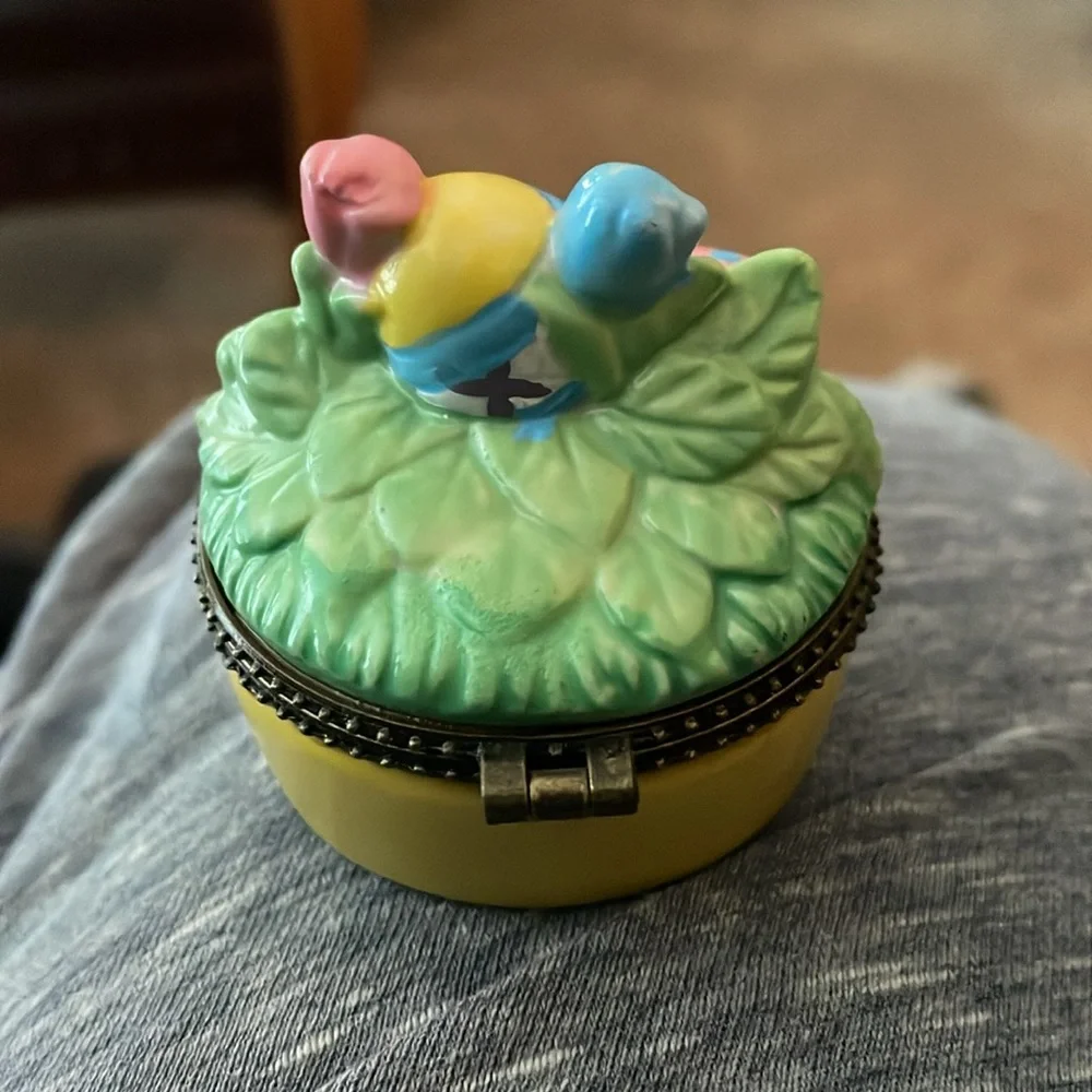 Ceramic Hinged Spring Easter Basket